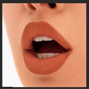 MAC TEASER Locked KISS 24hr Lipstick in Warm Brown